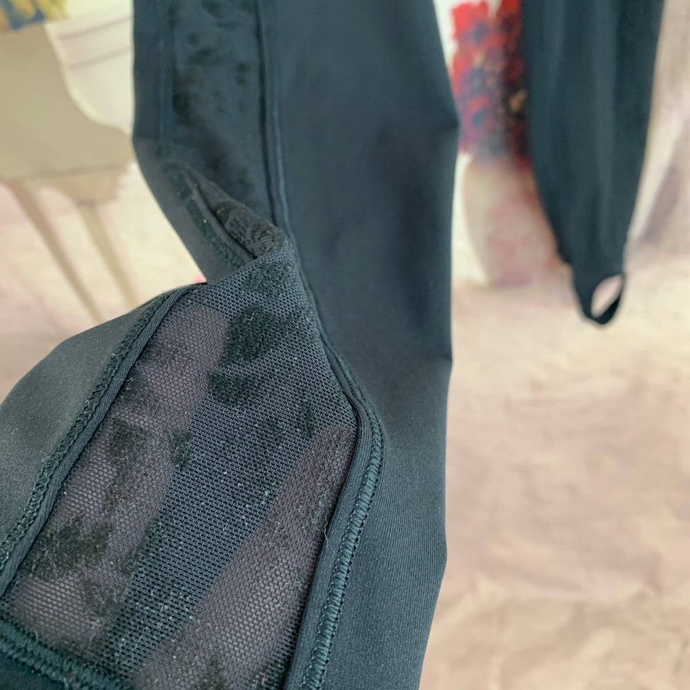 SOLD Lululemon Hold On Flock Mesh Black - Picture 5 of 8